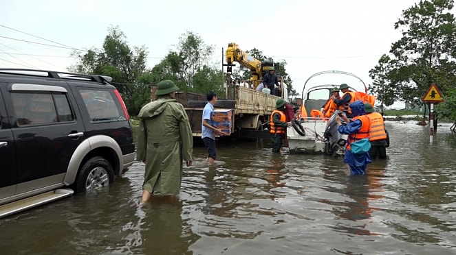 Các tỉnh miền Trung đang trải qua thời gian vô cùng khó khăn vì thiên tai