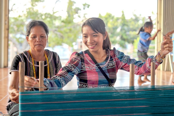 Nghề dệt vải truyền thống của đồng bào Mạ ở Tà Lài, huyện Tân Phú Ảnh: ITN