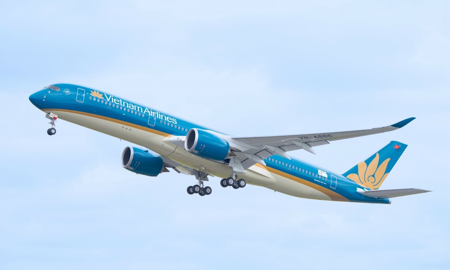 Vietnam Airlines tổ chức chương trình Vietnam Airlines Festa với chủ đề “Thu Quyến Rũ” tại khu vực phố đi bộ Hồ Hoàn Kiếm, Hà Nội 