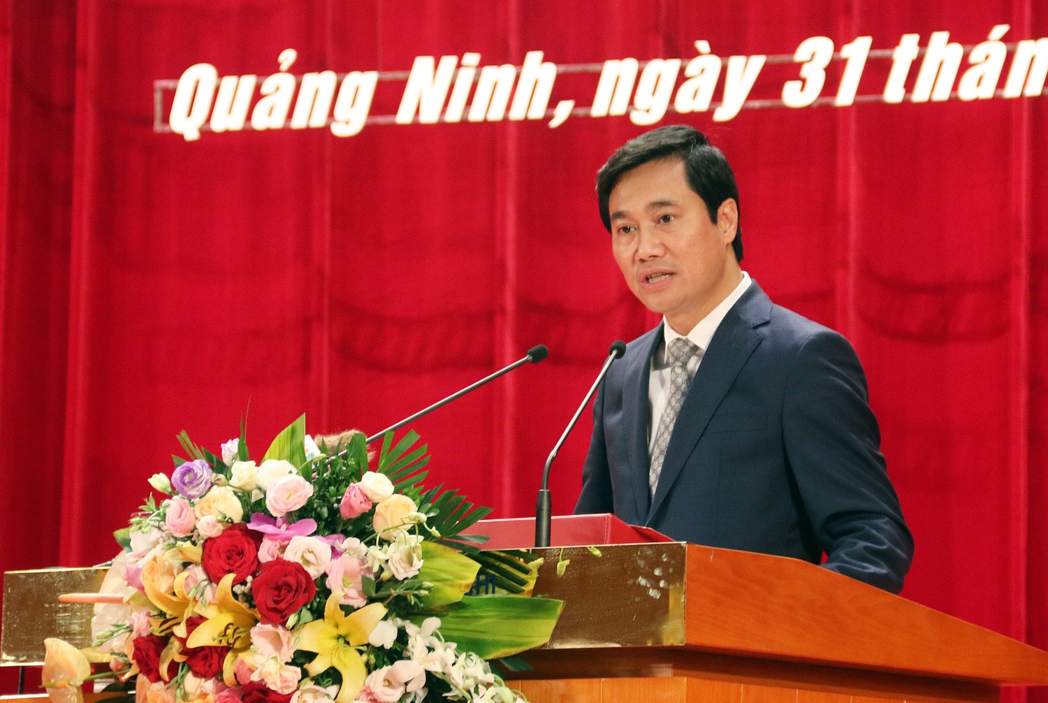 Tân Chủ tịch UBND tỉnh Nguyễn Tường Văn phát biểu nhận nhiệm vụ Ảnh: Mạnh Tuân Tân Chủ tịch UBND tỉnh Nguyễn Tường Văn phát biểu nhận nhiệm vụ Ảnh: Mạnh Tuân