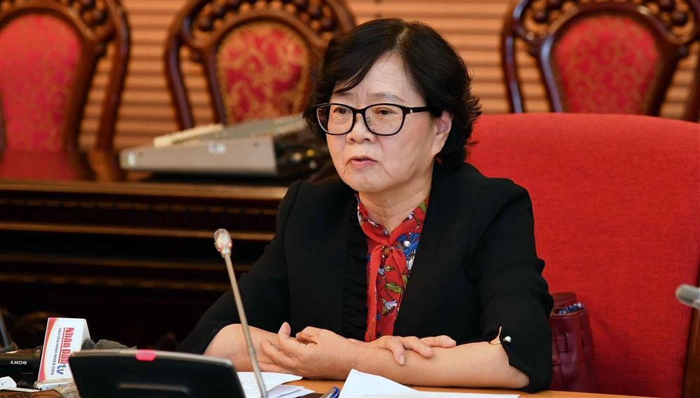Nguyên Phó Giám đốc Trung tâm Dự báo Khí tượng Thủy văn Trung ương Nguyễn Lan Châu chia sẻ tại tọa đàm