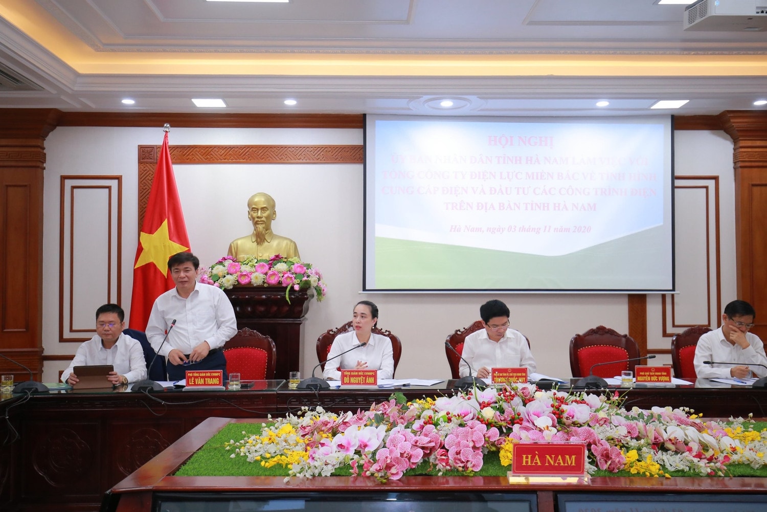 Ông Lê Văn Trang – Phó Tổng giám đốc EVNNPC phát biểu Ông Lê Văn Trang – Phó Tổng giám đốc EVNNPC phát biểu