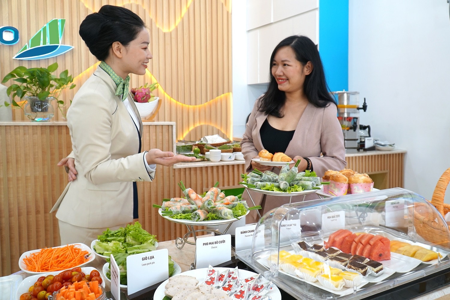 Khi bay Côn Đảo cùng Bamboo Airways, hành khách có cơ hội nghỉ ngơi tại Phòng chờ Thương Gia - First Lounge by Bamboo Airways tại sân bay Côn Đảo vừa được khai trương của Hãng.