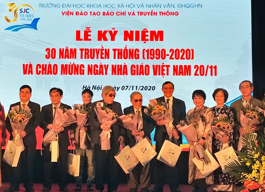 Tri ân các giảng viên thời kỳ đầu của Viện Đào tạo báo chí và truyền thông