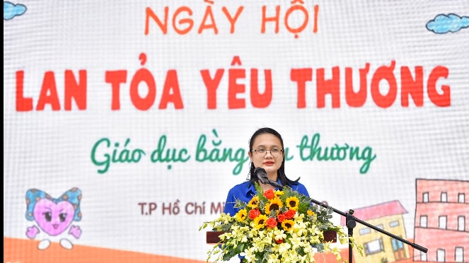 Phó Bí thư thành Đoàn, Chủ tịch Hội đồng Đội TP Hồ Chí Minh Nguyễn Thu Hà phát biểu tại ngày hội