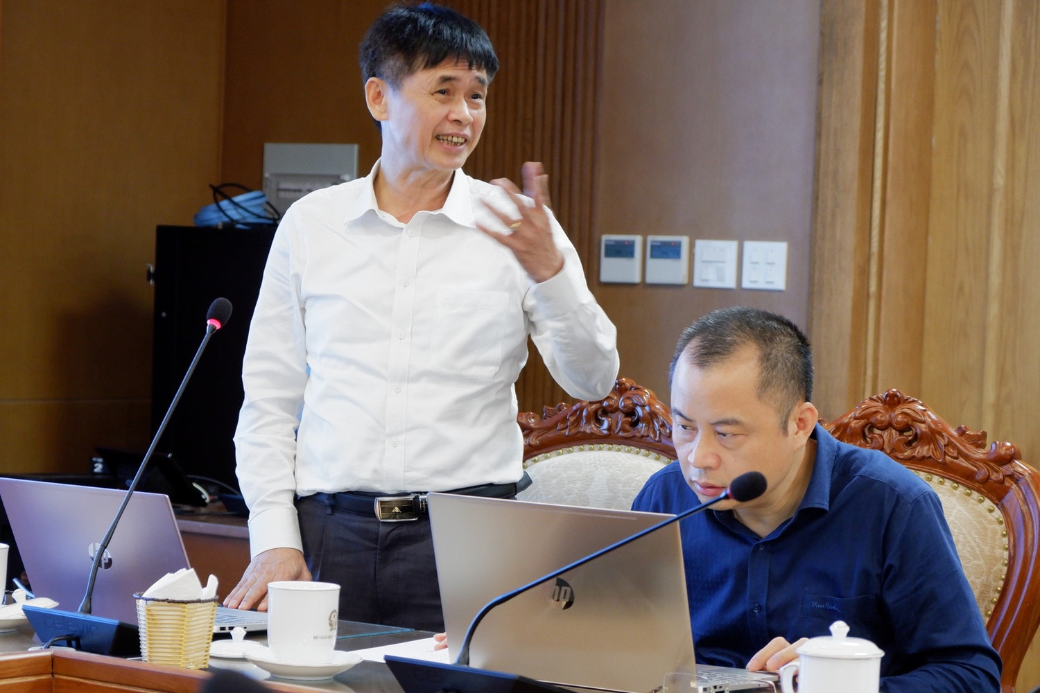 Theo Vụ trưởng Vụ Giáo dục mầm non Nguyễn Bá Minh, 2 khó khăn đối với phổ cập GDMN là chênh lệch giữa các vùng miền về điều kiện bảo đảm chất lượng và tình trạng thiếu giáo viên Theo Vụ trưởng Vụ Giáo dục mầm non Nguyễn Bá Minh, 2 khó khăn đối với phổ cập GDMN là chênh lệch giữa các vùng miền về điều kiện bảo đảm chất lượng và tình trạng thiếu giáo viên