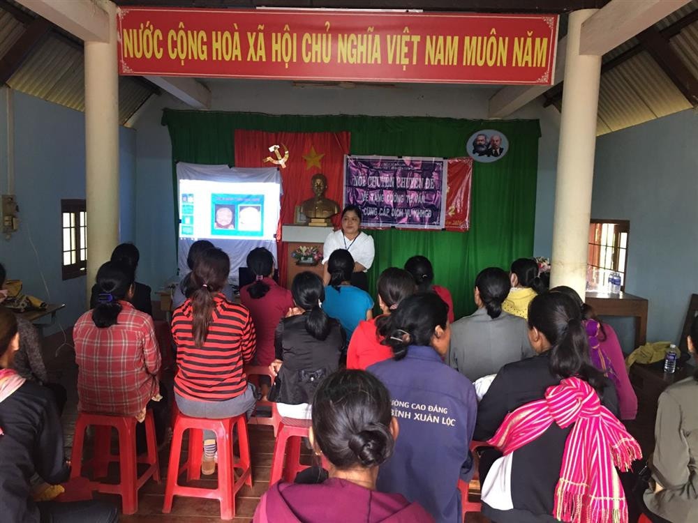 : Phòng Dân số (Trung tâm Y tế huyện Cư M’gar) tổ chức buổi nói chuyện chuyên đề về kế hoạch hoá gia đình và nâng cao chất lượng dân số tại buôn Kon H’ring, xã Ea H’đing (huyện Cư M’gar)