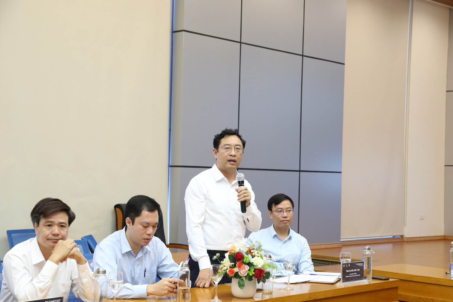 Thích ứng, chuyển đổi để bứt phá trong giai đoạn hiện nay là hết sức quan trọng với sự phát triển của hệ sinh thái khởi nghiệp Việt Nam, Cục trưởng Cục Phát triển thị trường doanh nghiệp khoa học - công nghệ Phạm Hồng Quất chia sẻ tại họp báo thích ứng, chuyển đổi để bứt phá trong giai đoạn hiện nay là hết sức quan trọng với sự phát triển của hệ sinh thái khởi nghiệp Việt Nam, Cục trưởng Cục Phát triển thị trường doanh nghiệp khoa học - công nghệ (Bộ KH và CN) Phạm Hồng Quất