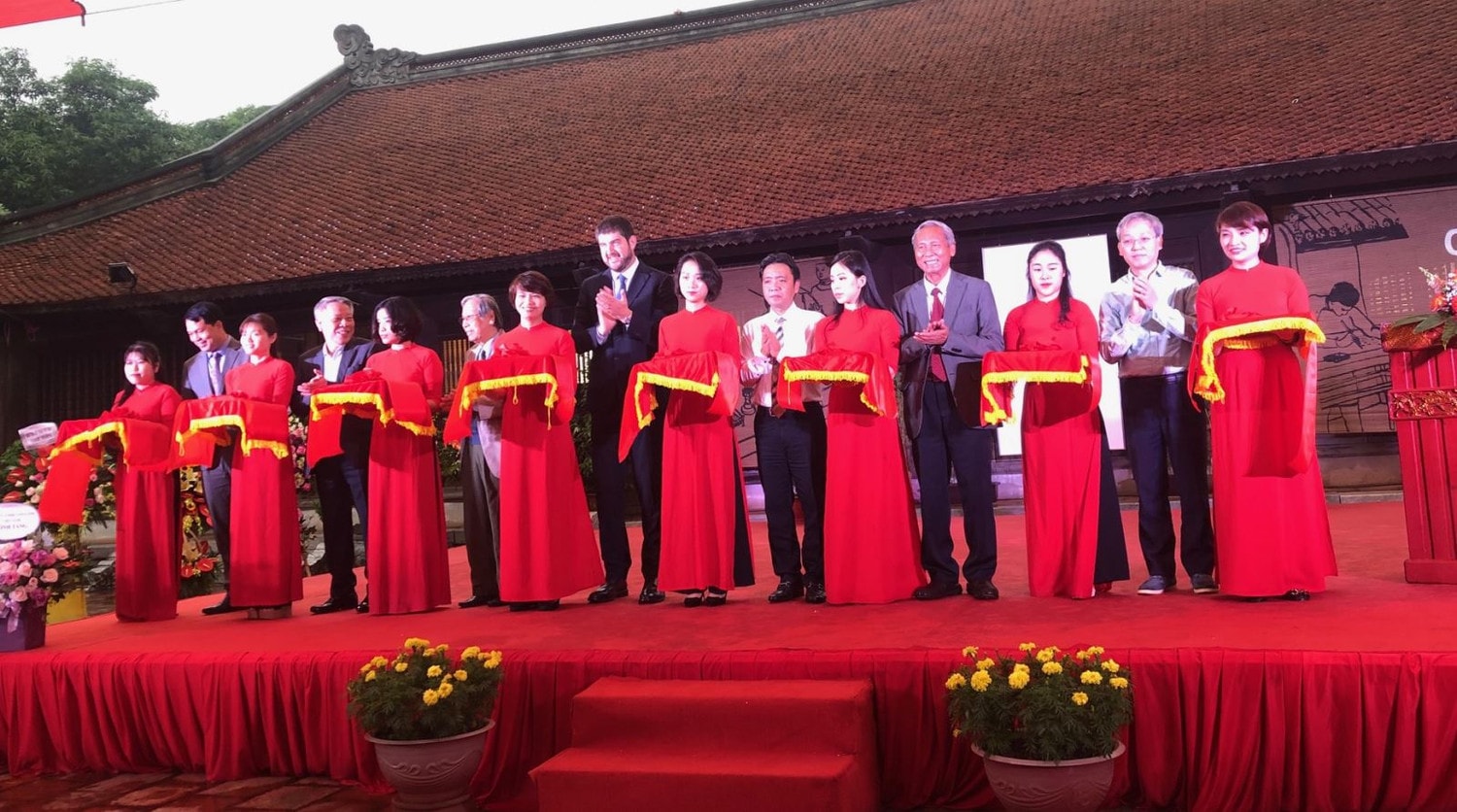 Thứ trưởng Bộ Văn hóa, Thể thao và Du lịch Hoàng Đạo Cương dự, cắt băng khai mạc trưng bày