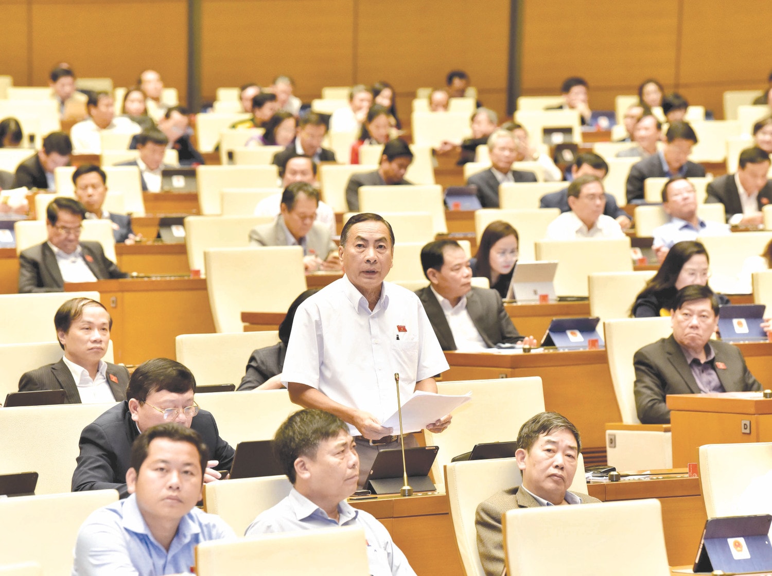Đại biểu Quốc hội Phạm Văn Hòa (Đồng Tháp) phát biểu tại hội trường Ảnh: Q. Khánh