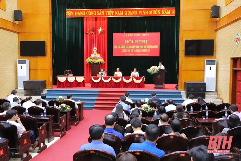 	Toàn cảnh cuộc tiếp xúc cử tri huyện Cẩm Thủy