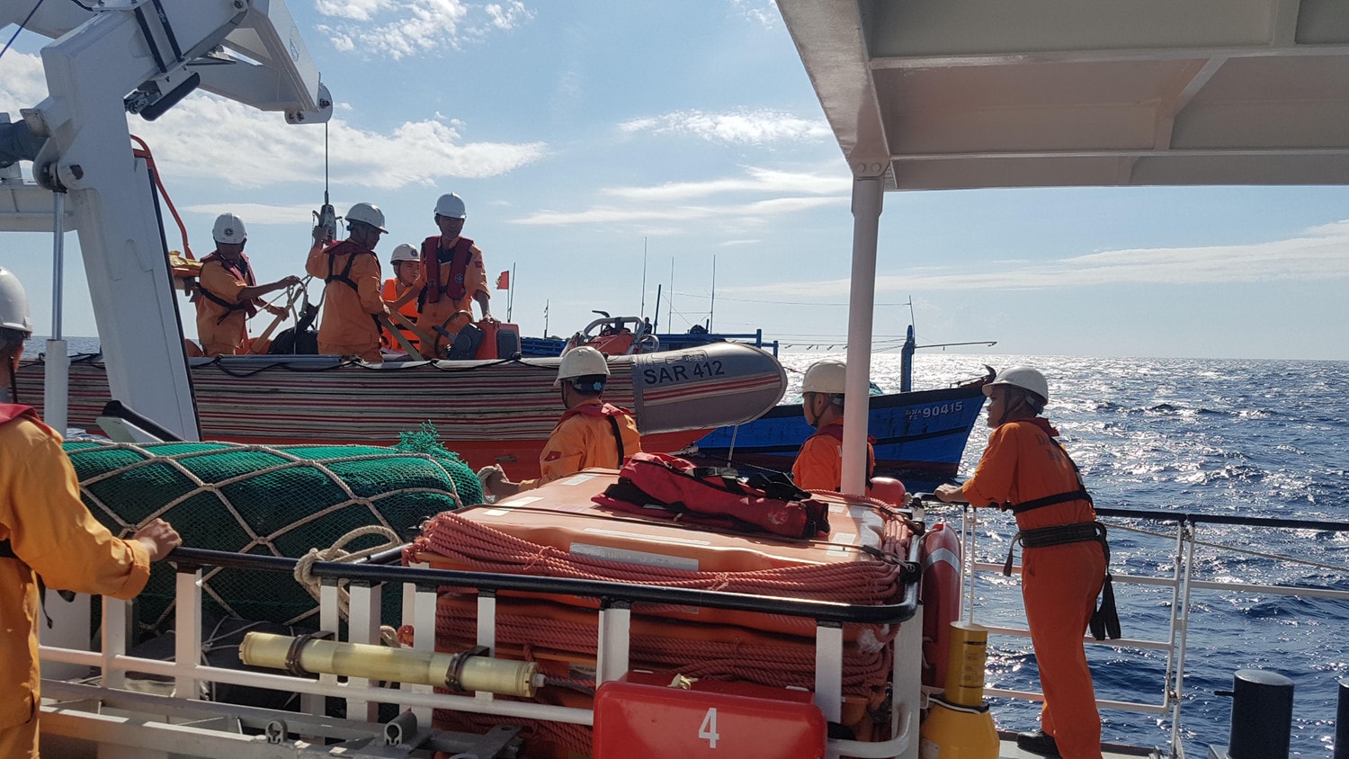 Nhiều tàu cá của bà con ngư dân an tâm bám biển là nhờ sự vững tin vào lực lượng tìm kiếm cứu nạn hàng hải