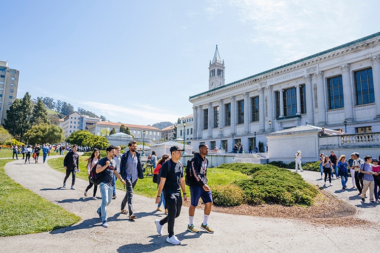 Sinh viên trường ĐH UC Berkeley, Mỹ