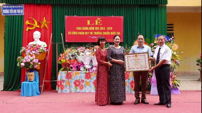 Trường Tiểu học Phú Hộ (Thị xã Phú Thọ) đón danh hiệu đạt chuẩn quốc gia năm 2018