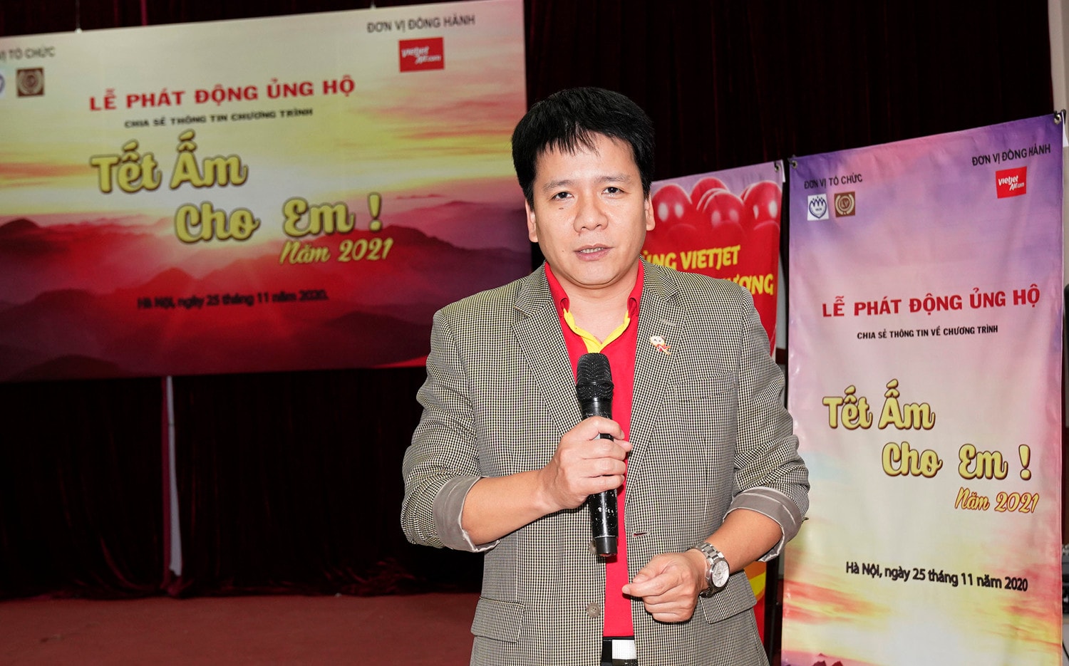 	Giám đốc Văn phòng Vietjet miền Bắc Dương Hoài Nam phát biểu tại lễ phát động