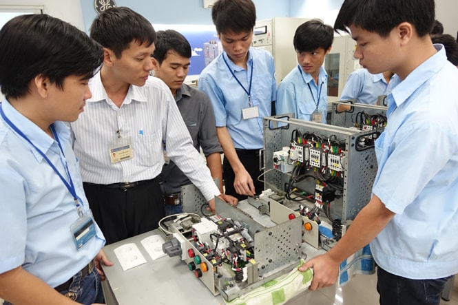 Giờ thực hành của sinh viên Trường ĐH Bách khoa Hà Nội Ảnh: Nguyễn Trung