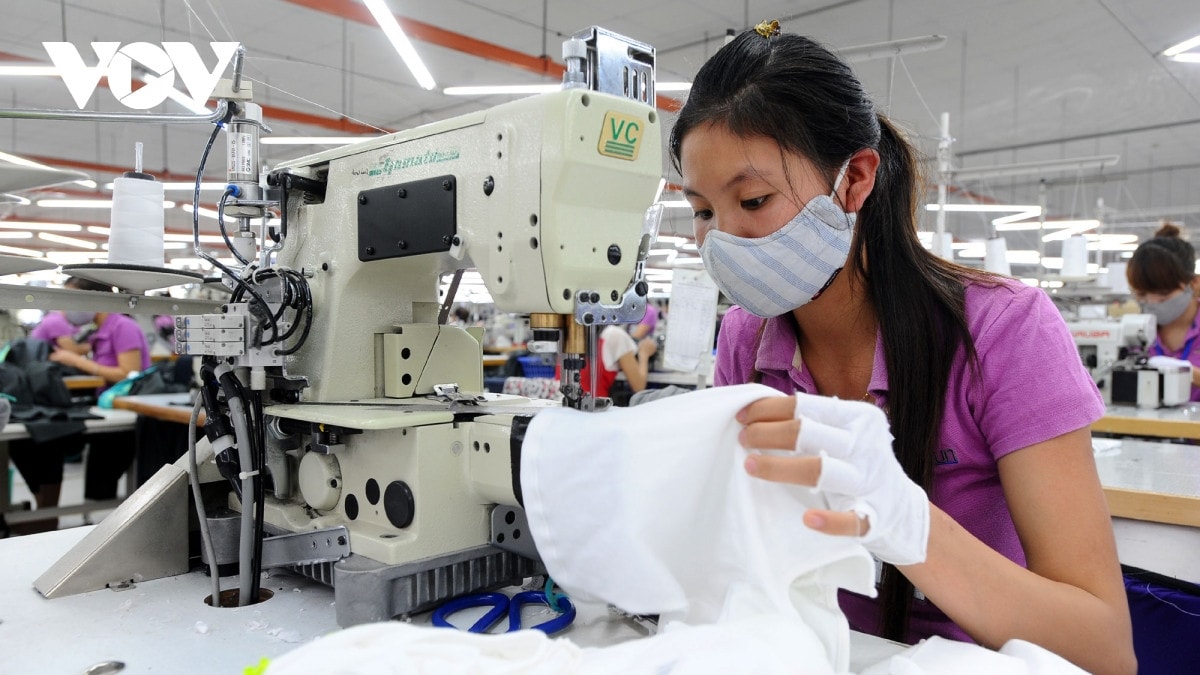 Nhiều doanh nghiệp dệt may chuyển đổi nhanh cơ cấu mặt hàng, từ các mặt hàng truyền thống sang mặt hàng có khả năng thích ứng nhanh