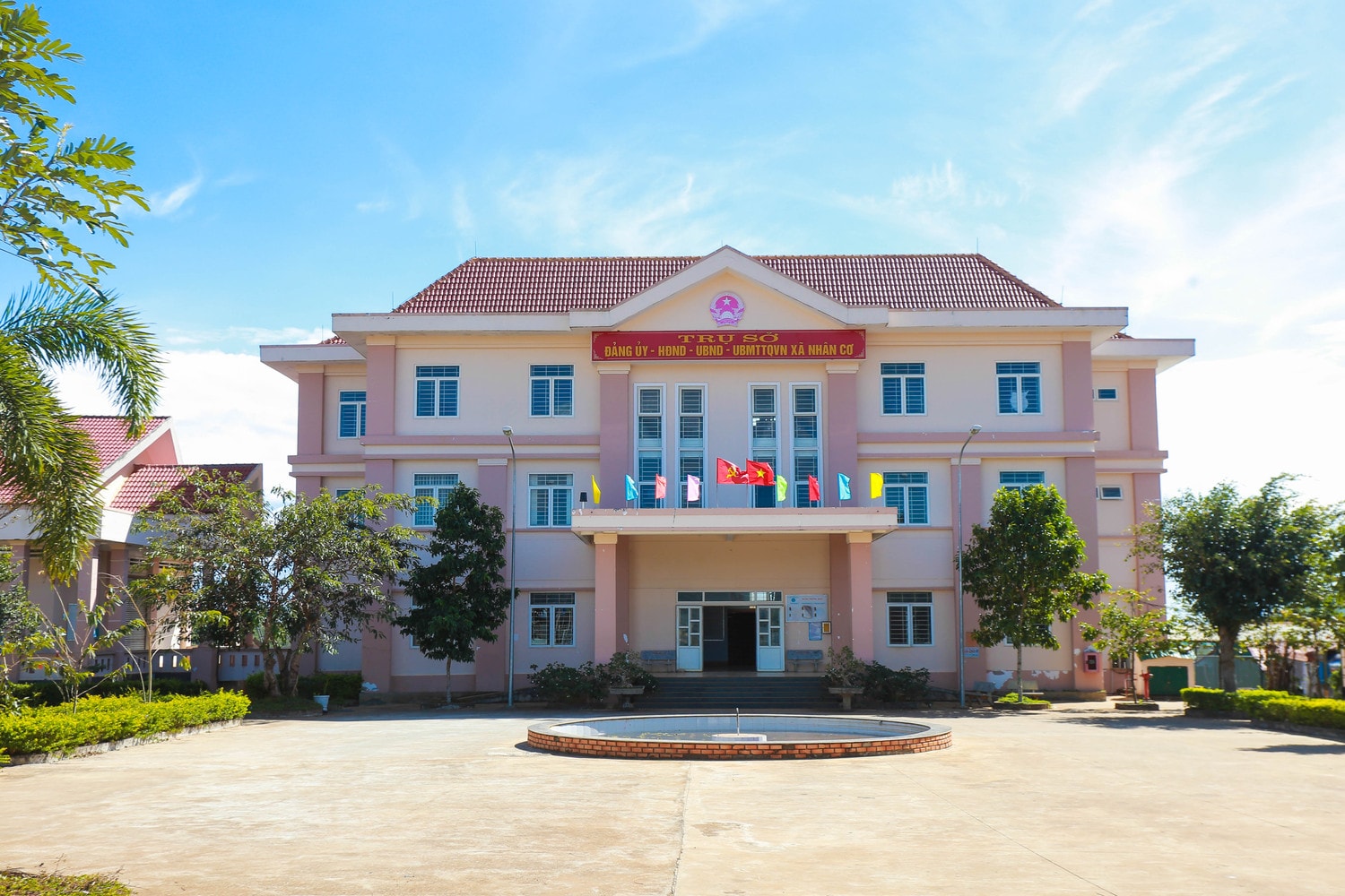 Trụ sở hành chính xã Nhân Cơ