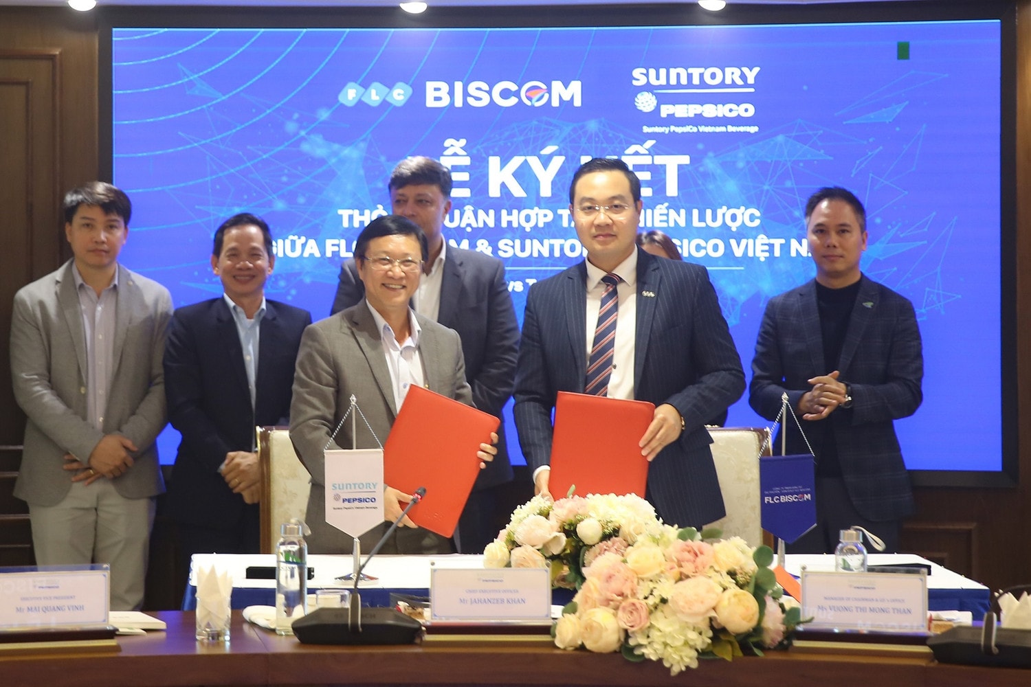 FLC Biscom và Suntory PepsiCo Vietnam ký hợp tác quảng cáo trên các sân golf do FLC Biscom quản lý