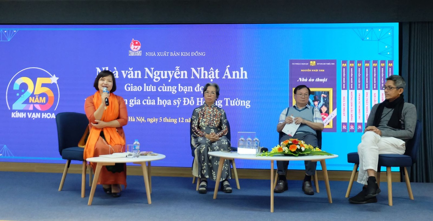 Nhiều câu chuyện thú vị về sự ra đời của tác phẩm "Kính Vạn Hoa" và hành trình 25 năm chinh phục bạn đọc được chia sẻ Chương trình Nhiều câu chuyện thú vị về sự ra đời của tác phẩm Kính Vạn Hoa và hành trình 25 năm Kính Vạn Hoa chinh phục bạn đọc