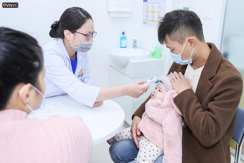 Người dân tại Hưng Yên và các vùng lân cận đến VNVC Hưng Yên tiêm chủng trong ngày khai trương.