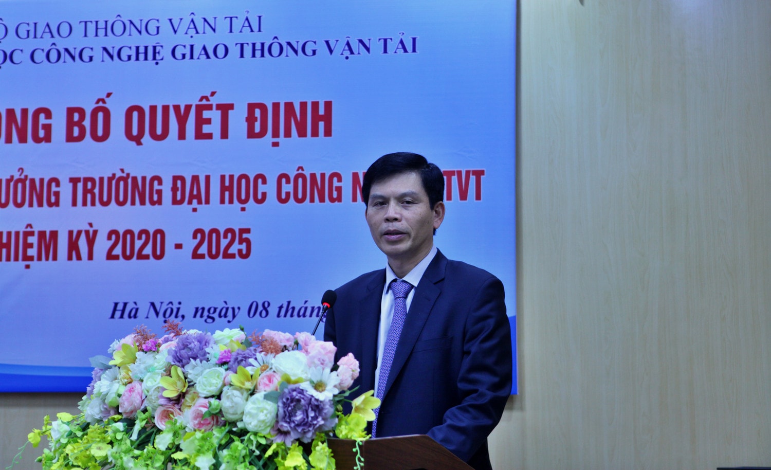 Thứ trưởng Bộ Giao thông Vận tải Lê Anh Tuấn phát buổi tại buổi lễ Ảnh: Đức Hiệp Thứ trưởng Bộ Giao thông Vận tải Lê Anh Tuấn phát buổi tại Buổi lễ