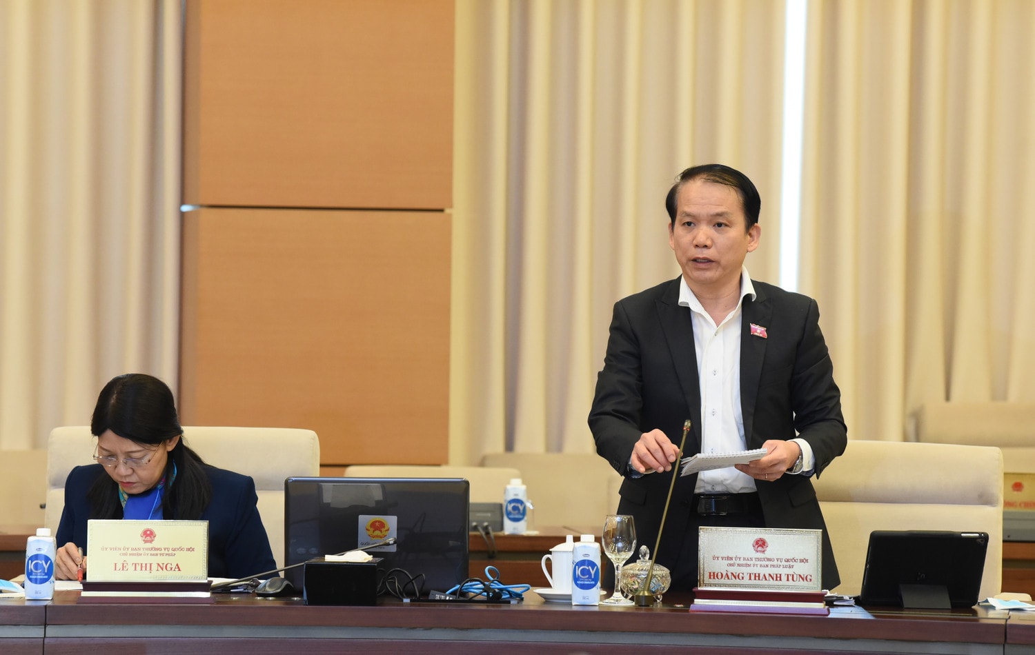Chủ nhiệm Ủy ban Pháp luật Hoàng Thanh trình bày báo cáo thẩm tra của Ủy ban Pháp luật Ảnh: Quang Khánh Chủ nhiệm Ủy ban Pháp luật Hoàng Thanh trình bày báo cáo thẩm tra của Ủy ban Pháp luật Ảnh: Quang Khánh