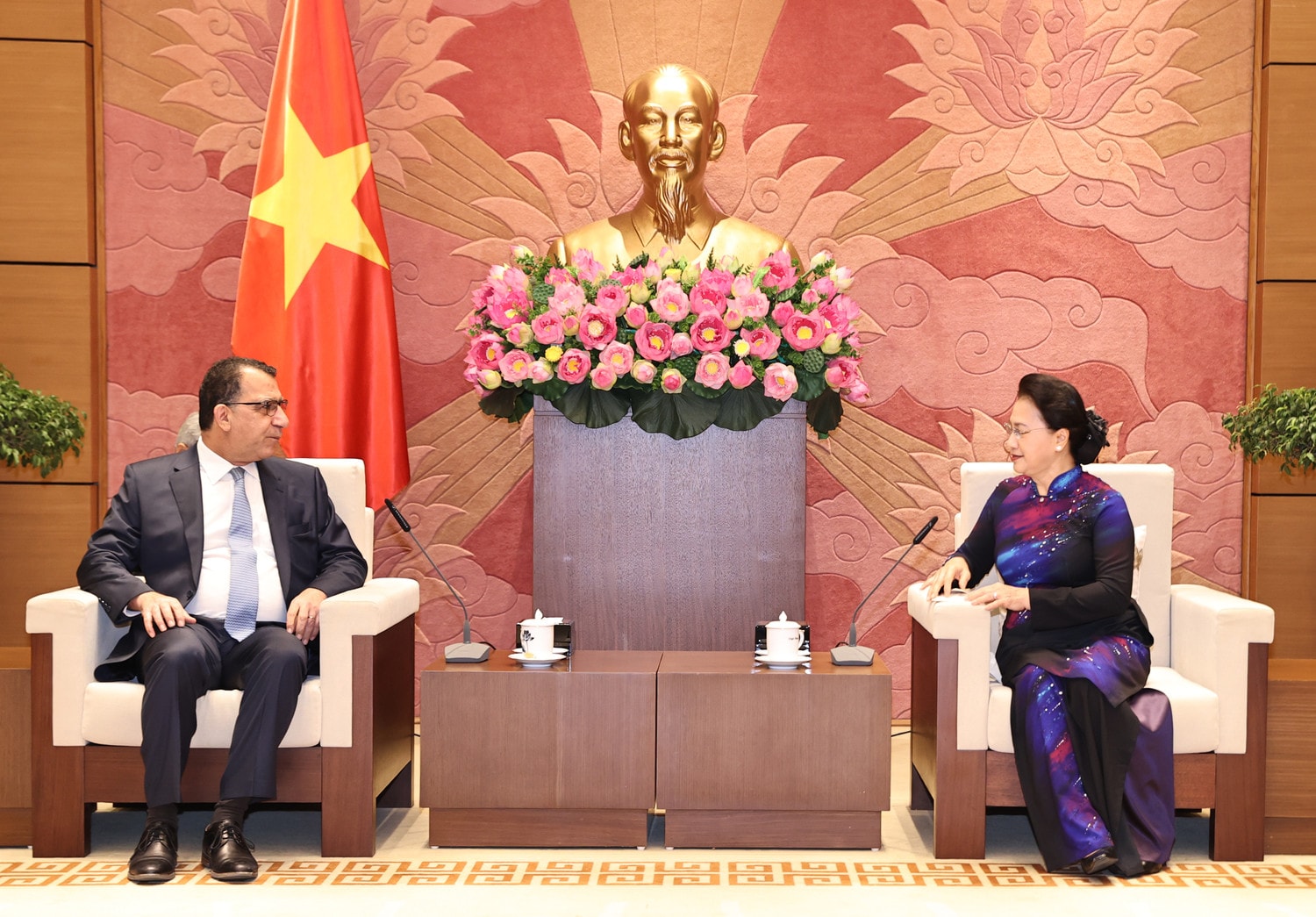 Chủ tịch Quốc hội Nguyễn Thị Kim Ngân tiếp Đại sứ Cộng hòa Chile Jaime Chomali Garib Ảnh: Quang Khánh Chủ tịch Quốc hội Nguyễn Thị Kim Ngân tiếp Đại sứ Cộng hòa Chile Jaime Chomali Garib Ảnh: Quang Khánh