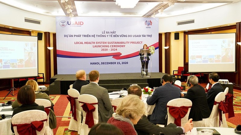 Giám đốc USAID Việt Nam Yastishock phát biểu