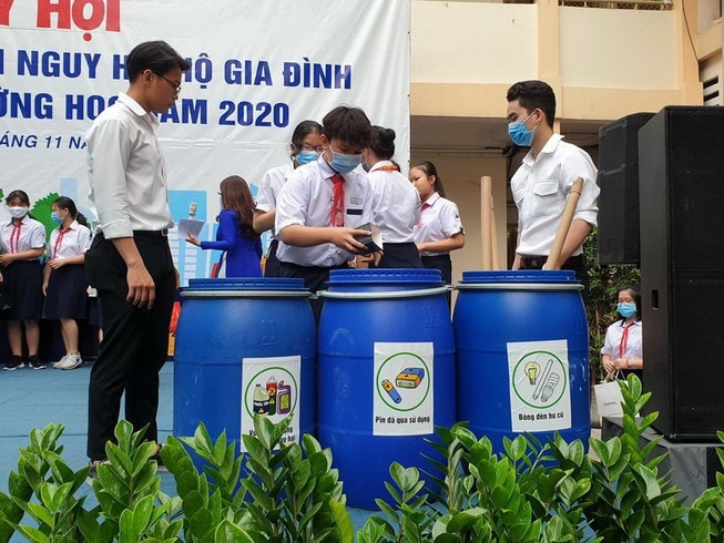 Ngày hội tuần thu gom chất thải nguy hại hộ gia đình trong khu vực trường học Nguồn: ITN