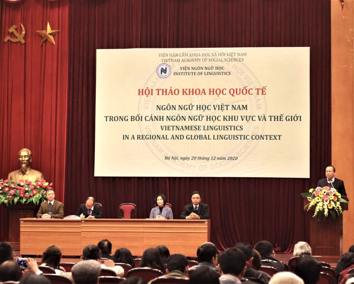 GS.TS Nguyễn Văn Hiệp, Viện trưởng Viện Ngôn ngữ học phát biểu tại hội thảo