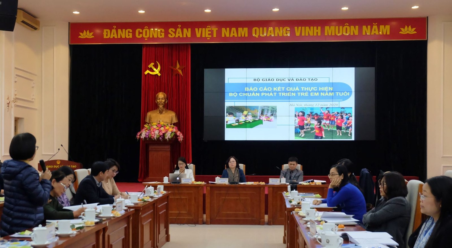 Nhiều ý kiến cho rằng cần chỉnh sửa hoặc ban hành mới bộ chuẩn, làm cơ sở để xây dựng Chương trình Giáo dục mầm non mới Nhiều ý kiến cho rằng cần chỉnh sửa hoặc ban hành mới bộ chuẩn, làm cơ sở để xây dựng Chương trình Giáo dục mầm non mới