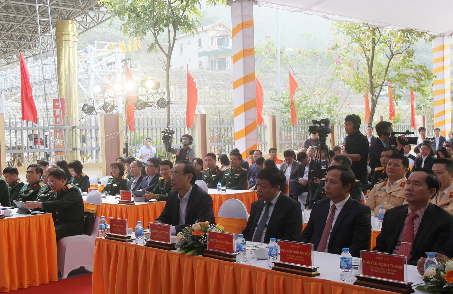 Các đại biểu tham dự Lễ khai trương