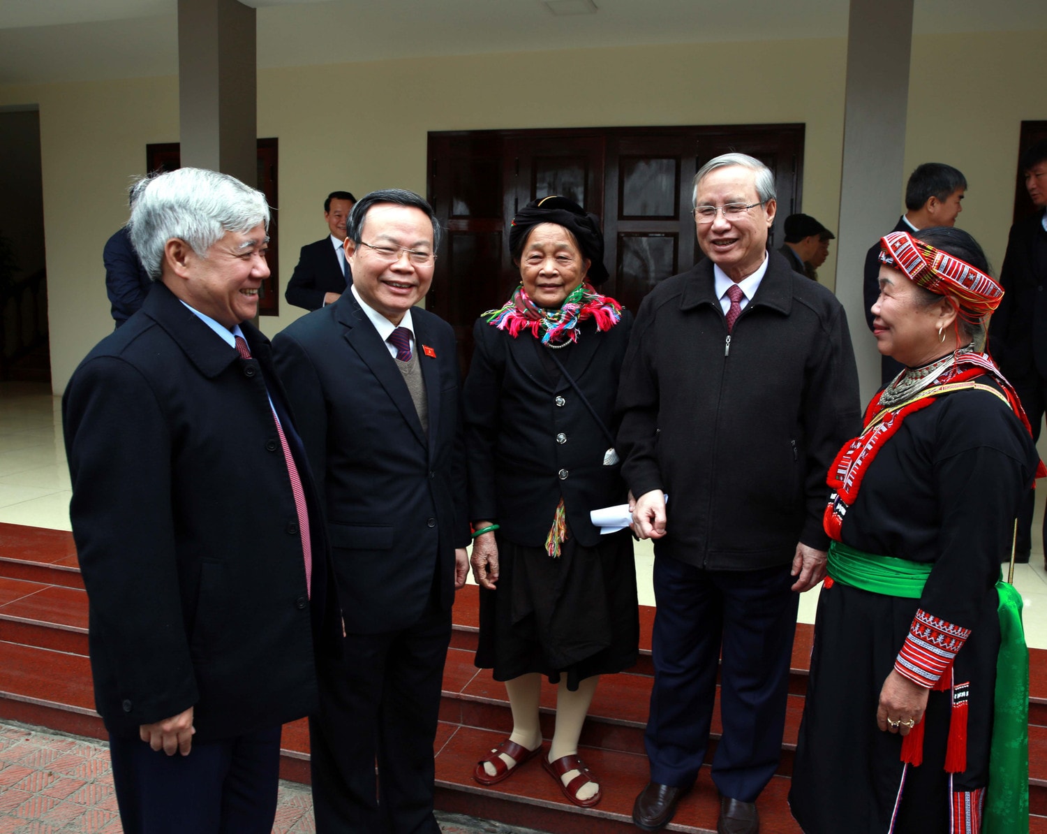 Thường trực Ban Bí thư Trần Quốc Vượng, Phó Chủ tịch Quốc hội Phùng Quốc Hiển cùng đại biểu Quốc hội qua các khóa tỉnh Yên Bái