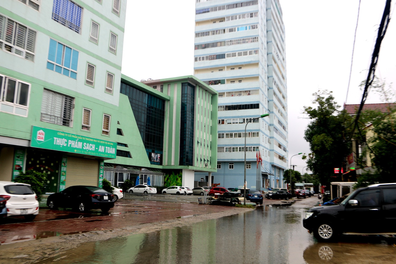 Chung cư PVNC2 - CT2, tại Phường Hưng Bình, TP Vinh: hạ tầng bất cập; chưa hoàn thành nghiệm thu bảo vệ môi trường. Ảnh: Nguyễn Hải Chung cư PVNC2 - CT2, tại Phường Hưng Bình, TP Vinh: hạ tầng bất cập; chưa hoàn thành nghiệm thu bảo vệ môi trường.