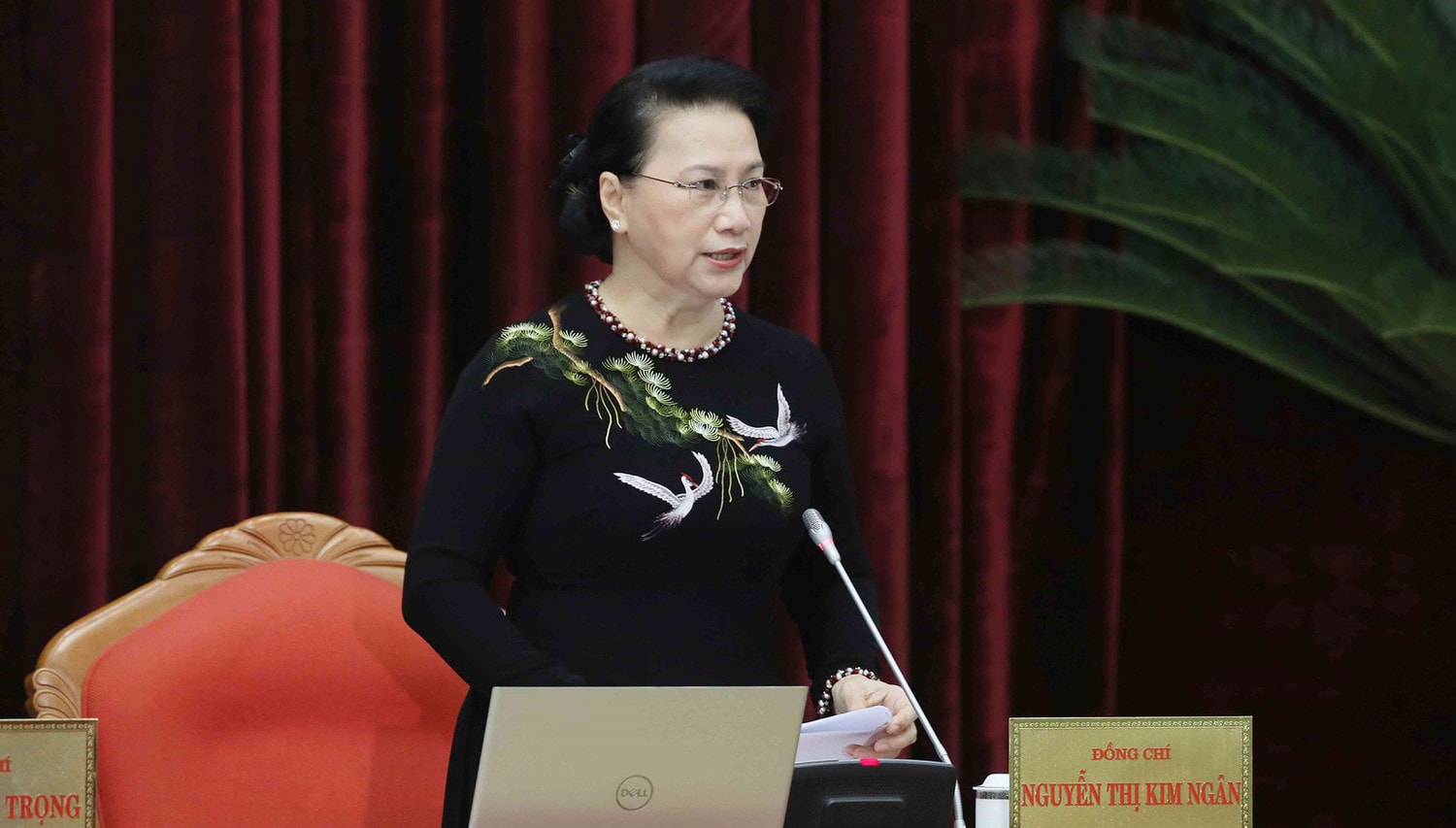 Uỷ viên Bộ Chính trị, Chủ tịch Quốc hội Nguyễn Thị Kim Ngân điều hành phiên họp Ảnh: Phương Hoa
