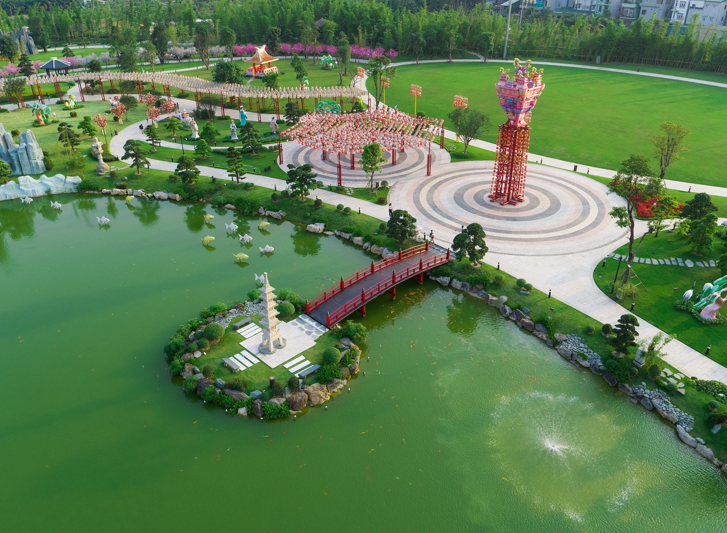 Các đại đô thị mang thương hiệu Vinhomes trong đó có Vinhomes Smart City đang trở thành điểm đến của công dân toàn cầu lưu trú tại Việt Nam nhờ chuẩn mực sống tương đương các quốc gia phát triển.