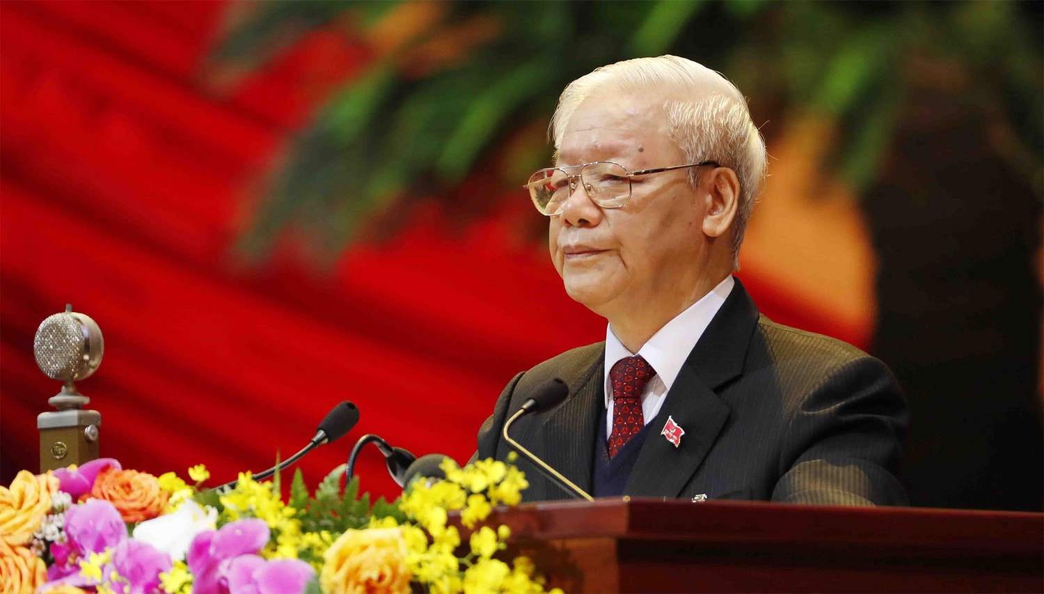 Tổng Bí thư, Chủ tịch Nước Nguyễn Phú Trọng trình bày Báo cáo của Ban Chấp hành Trung ương Khóa XII về các văn kiện trình Đại hội lần thứ XIII của Đảng