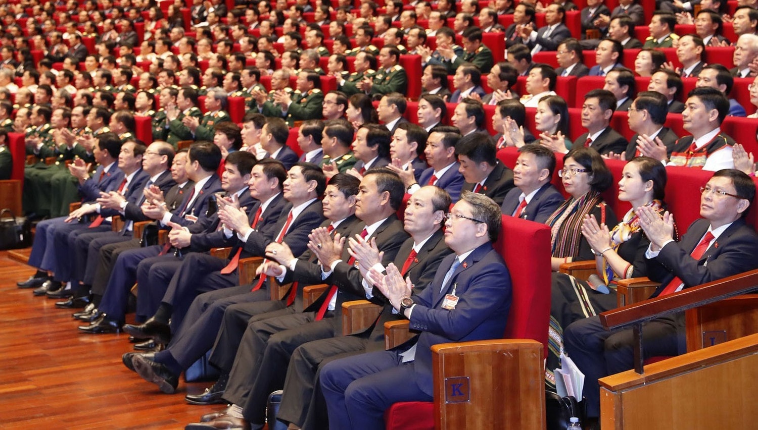 Các đại biểu dự Phiên khai mạc Đại hội đại biểu toàn quốc lần thứ XIII của Đảng