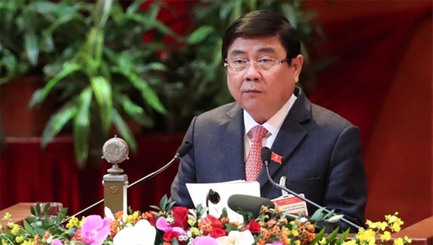 Ủy viên Trung ương Đảng, Phó Bí thư Thành ủy, Chủ tịch UBND TP Hồ Chí Minh Nguyễn Thành Phong rình bày tham luận