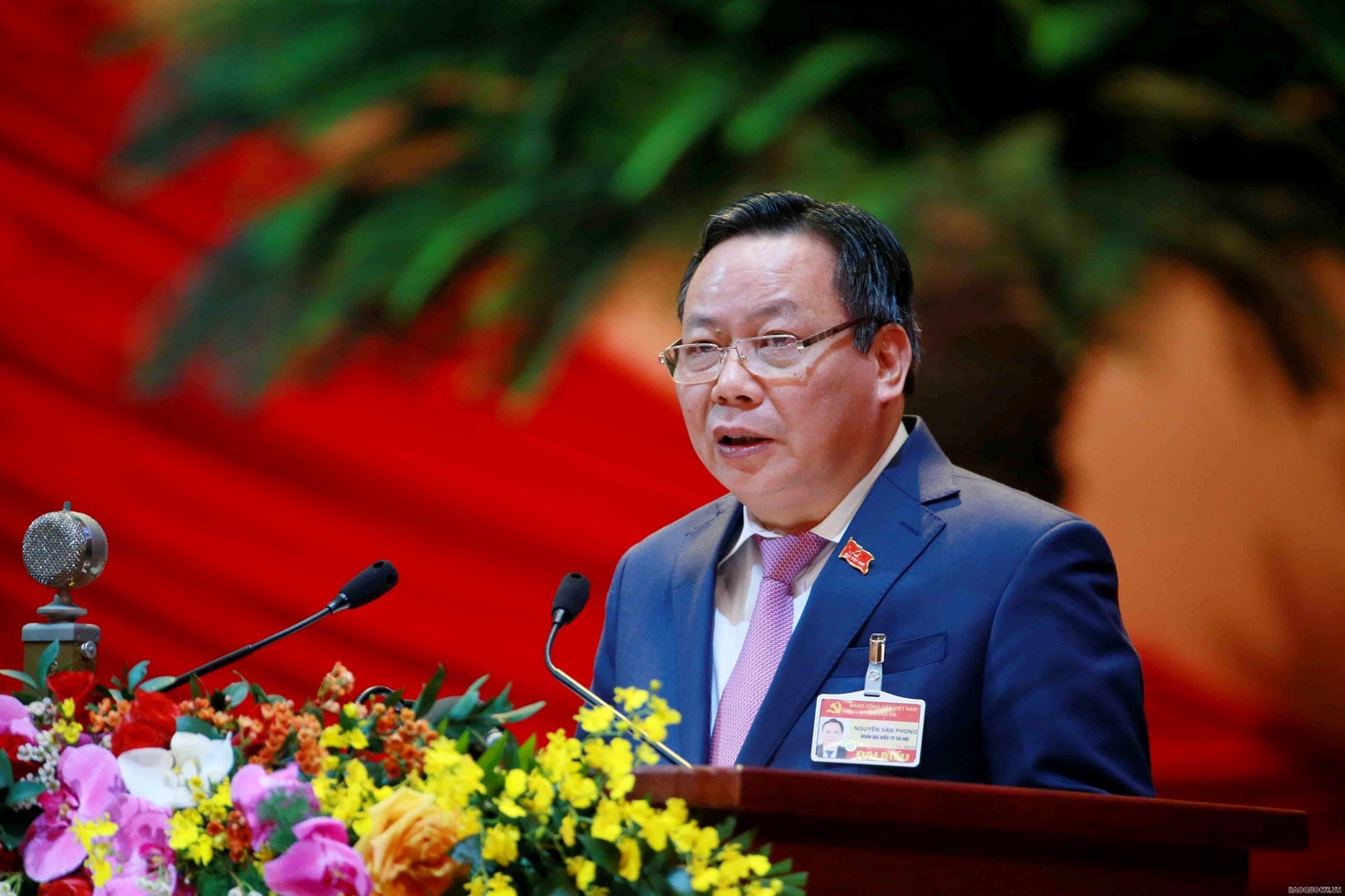 Phó Bí thư Thành ủy Hà Nội Nguyễn Văn Phong trình bày tham luận Đại hội XIII Ảnh: P.Long