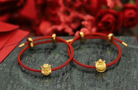 Những thiết kế Charm Vàng 24K có biểu tượng phong thủy may mắn như Ngưu Vàng, Thần Tài của DOJI thu hút sự quan tâm của nhiều khách hàng trẻ