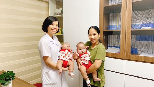 Bs Sim và cặp sinh đôi Nguyễn Tuệ Anh, Nguyễn Tú Anh