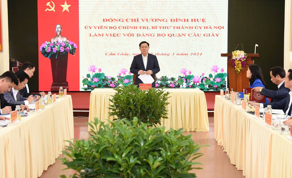 Ủy viên Bộ Chính trị, Bí thư Thành ủy Vương Đình Huệ phát biểu tại buổi làm việc Ủy viên Bộ Chính trị, Bí thư Thành ủy Vương Đình Huệ phát biểu tại buổi làm việc