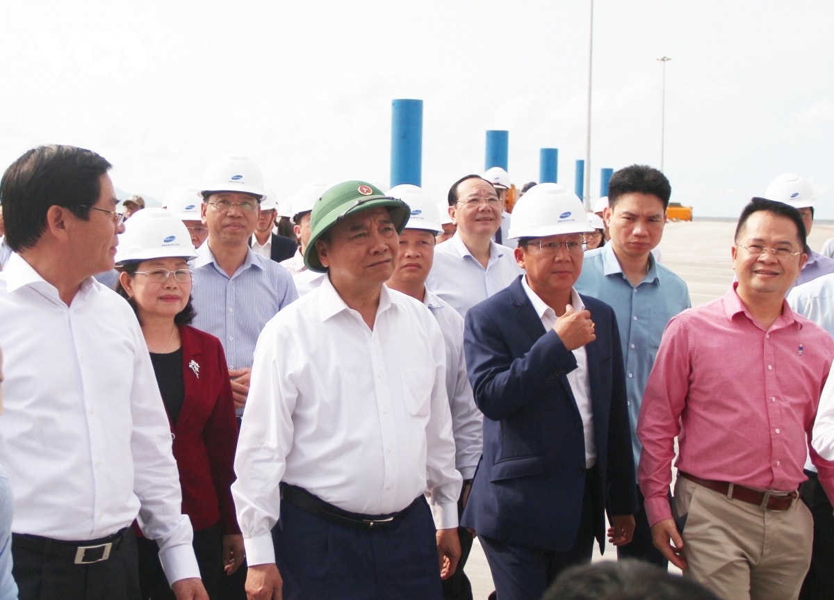 Thủ tướng Nguyễn Xuân Phúc thị sát cụm cảng Cái Mép-Thị Vải ảnh 1