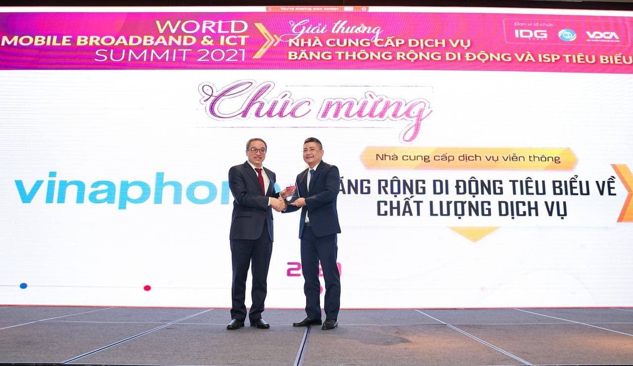 Đại diện VinaPhone nhận danh hiệu Nhà cung cấp dịch vụ viễn thông tiêu biểu về Chất lượng Dịch vụ Băng thông rộng Di động