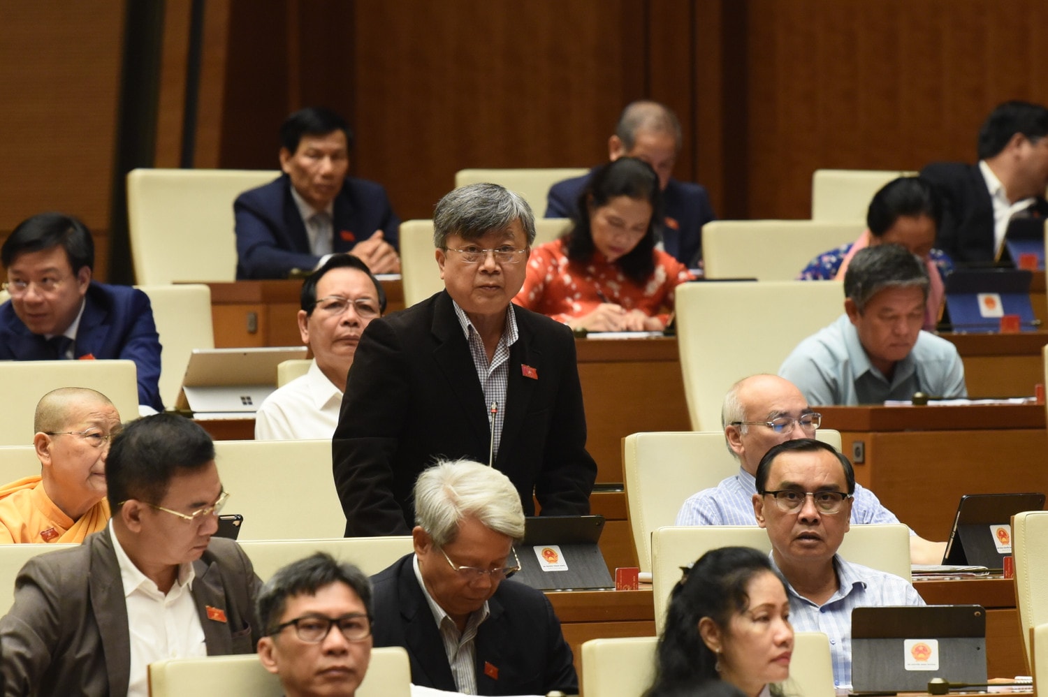 Đại biểu Quốc hội Trương Trọng Nghĩa (TP Hồ Chí Minh) phát biểu tại hội trường. Đại biểu Quốc hội Trương Trọng Nghĩa (TP Hồ Chí Minh) phát biểu tại hội trường.