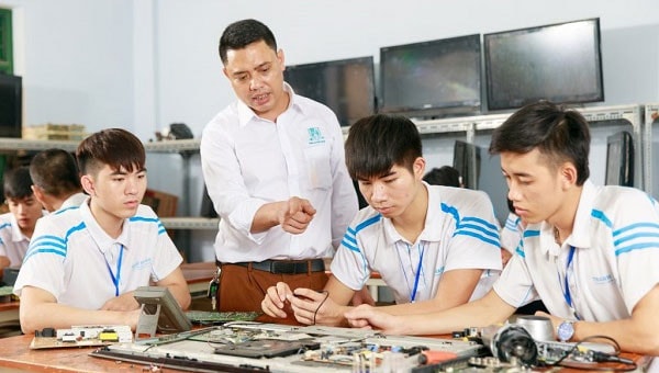 Quy định không bắt buộc chứng chỉ về ngoại ngữ, tin học đối với nhà giáo giáo dục nghề nghiệp đã có hiệu lực từ ngày 10.3.2021.