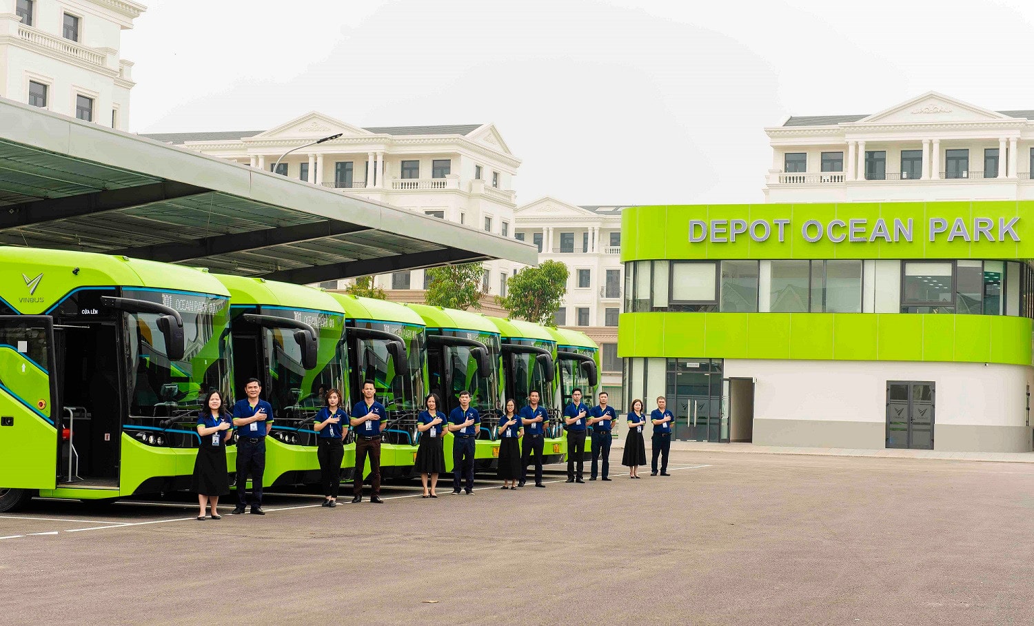 Xe buýt điện của VinBus chính thức lăn bánh