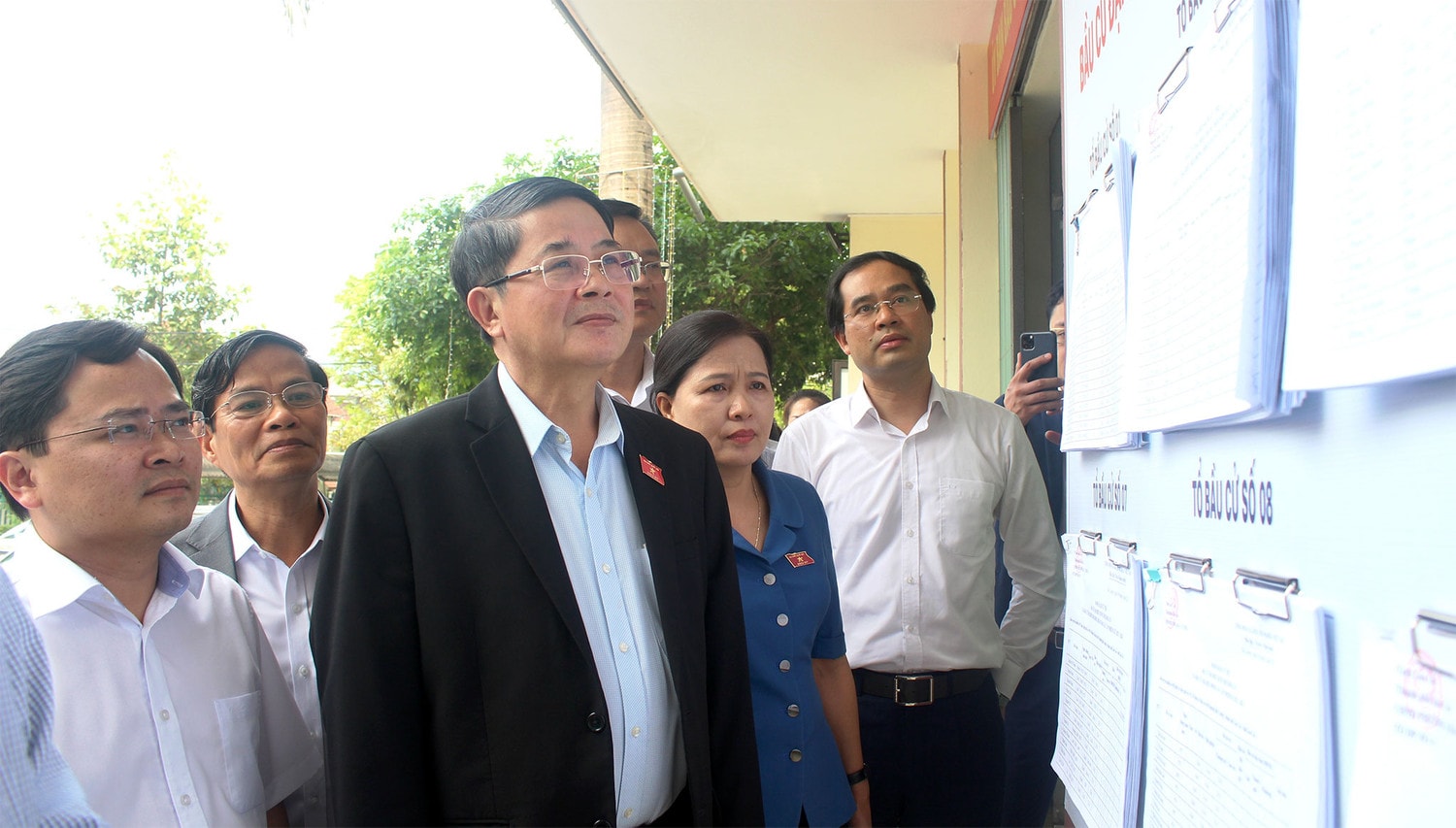Phó Chủ tịch Quốc hội Nguyễn Đức Hải và Đoàn công tác đã đến kiểm tra, giám sát công tác chuẩn bị bầu cử tại một số điểm bỏ phiếu tại phường Bắc Cường, thành phố Lào Cai